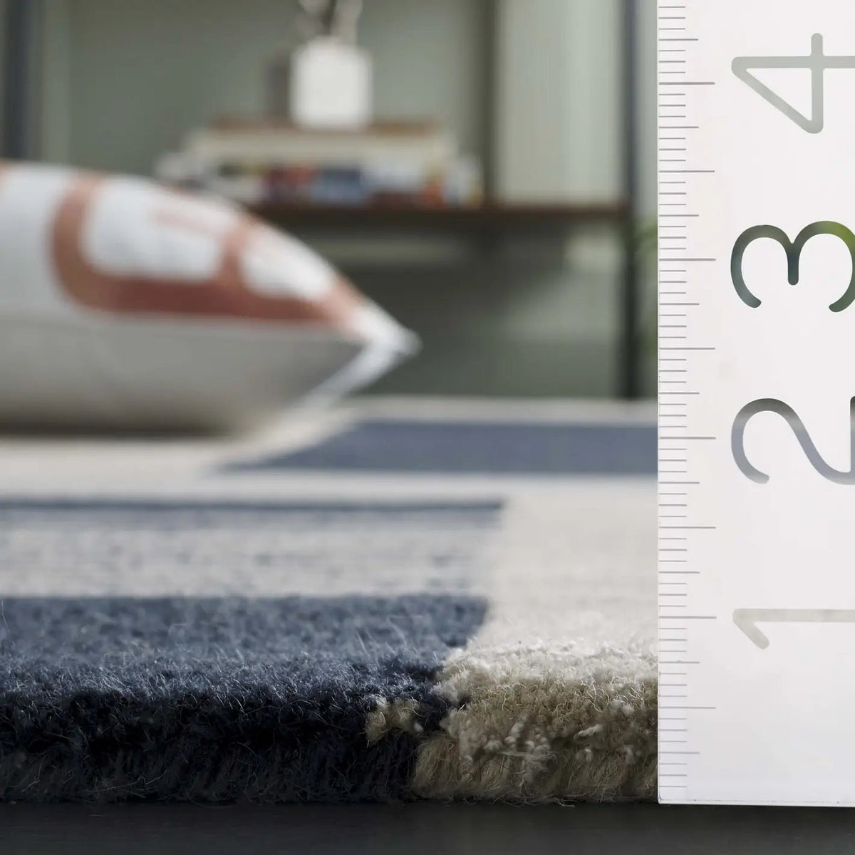 Safavieh Rodeo Drive 4'-0" x 6'-0" Rug in Navy / Ivory