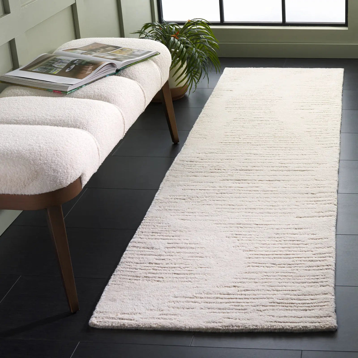 Safavieh Rodeo Drive 2'-3" x 8'-0" Rug in Ivory