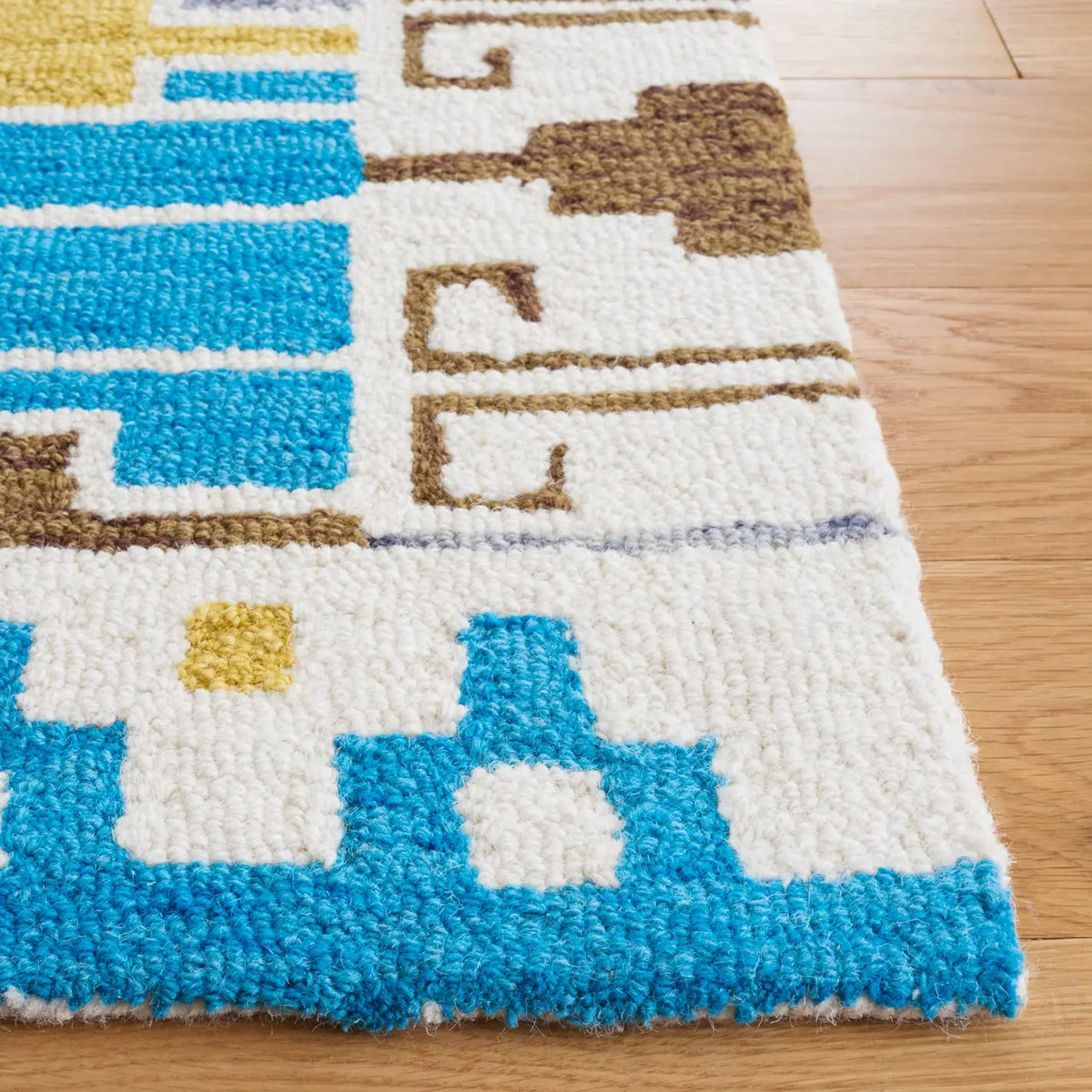 Safavieh Rodeo Drive 4'-0" x 6'-0" Rug in Blue / Ivory