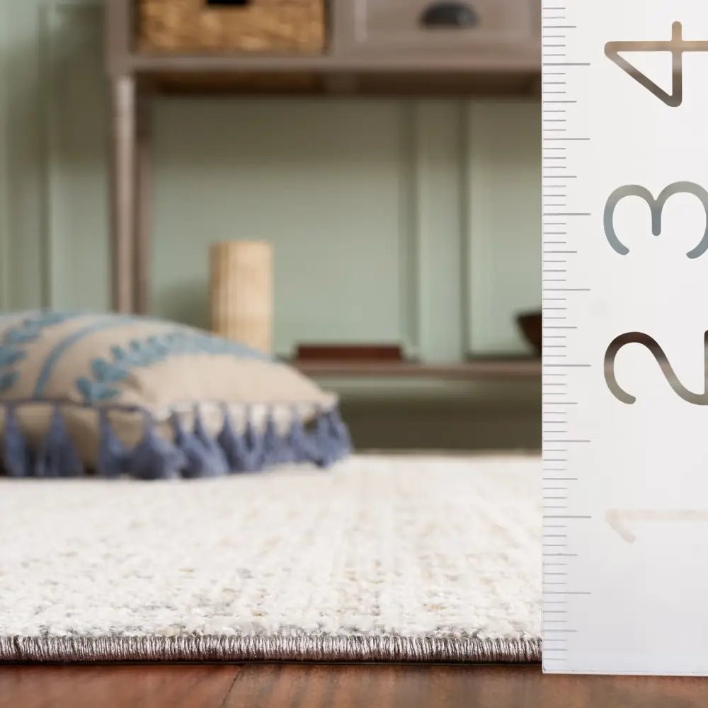 Safavieh Romance 300 5'-3" x 7'-6" Rug in Ivory / Grey Brown