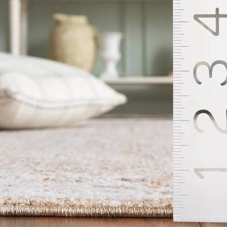 Safavieh Romance 300 5'-3" x 7'-6" Rug in Beige / Ivory