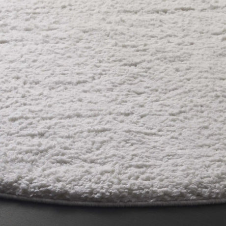 Safavieh Rumi Shag 6'-7" x 6'-7" Rug in Ivory