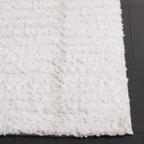 Safavieh Rumi Shag 4'-0" x 6'-0" Rug in Ivory / Light Beige