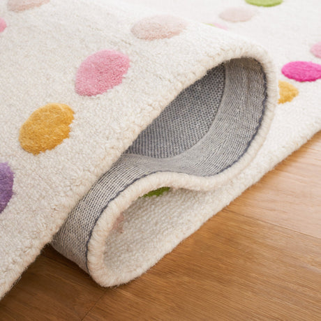 Safavieh Safavieh Kids Sfk928U Ivory/Pink Rug.