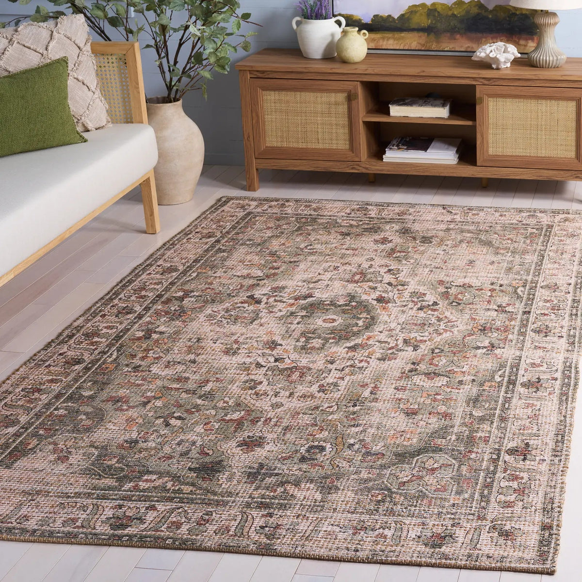 Safavieh Saffron 4'-0" x 6'-0" Rug in Natural / Green