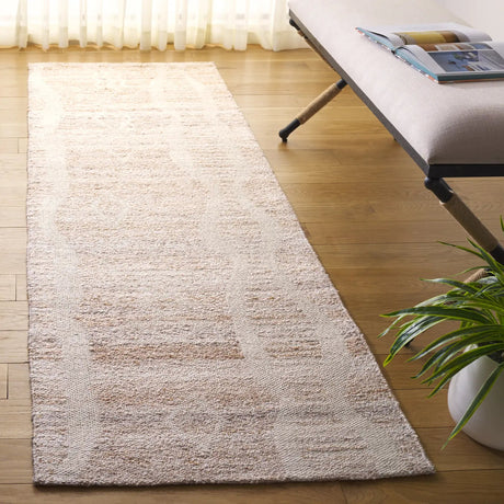 Safavieh Sahara 2'-3" x 8'-0" Rug in Natural / Ivory