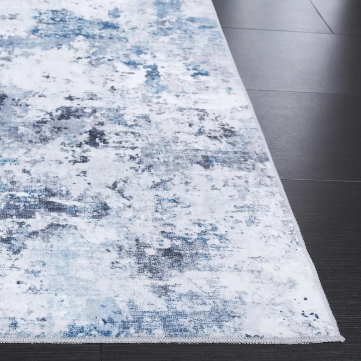 Safavieh Santa Monica 4'-0" x 6'-0" Rug in Ivory / Blue