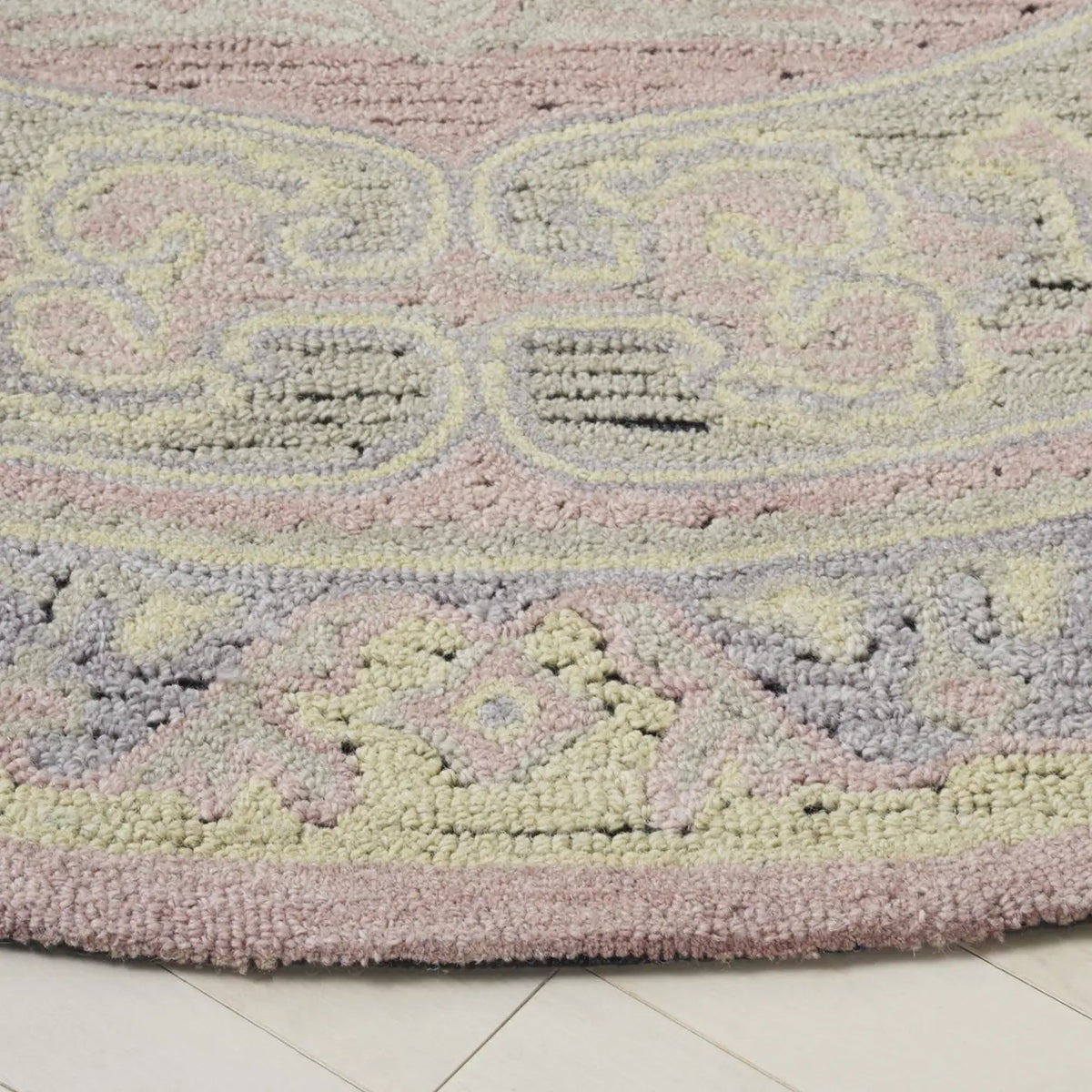 Safavieh Savonnerie 6'-0" x 6'-0" Rug in Pink / Beige