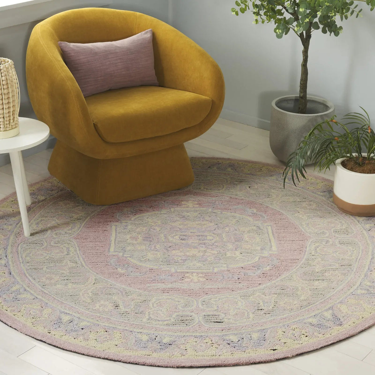 Safavieh Savonnerie 6'-0" x 6'-0" Rug in Pink / Beige