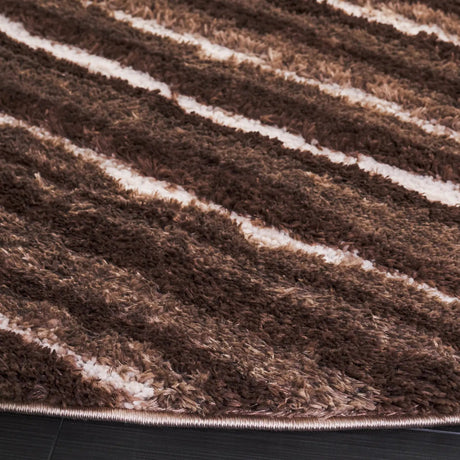 Safavieh Seattle Shag 900 6'-7" x 6'-7" Rug in Brown / Ivory