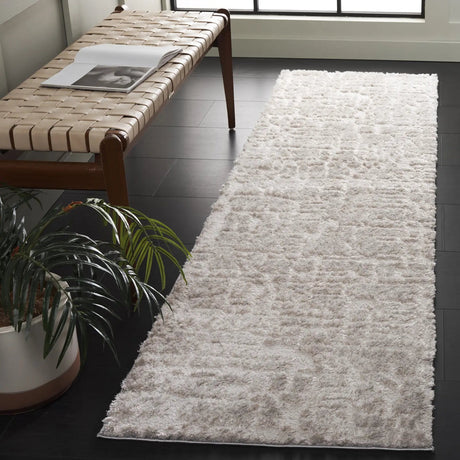 Safavieh Seattle Shag 900 2'-3" x 8'-0" Rug in Light Grey / Grey