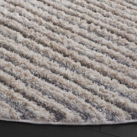 Safavieh Seattle Shag 900 6'-7" x 6'-7" Rug in Grey / Beige