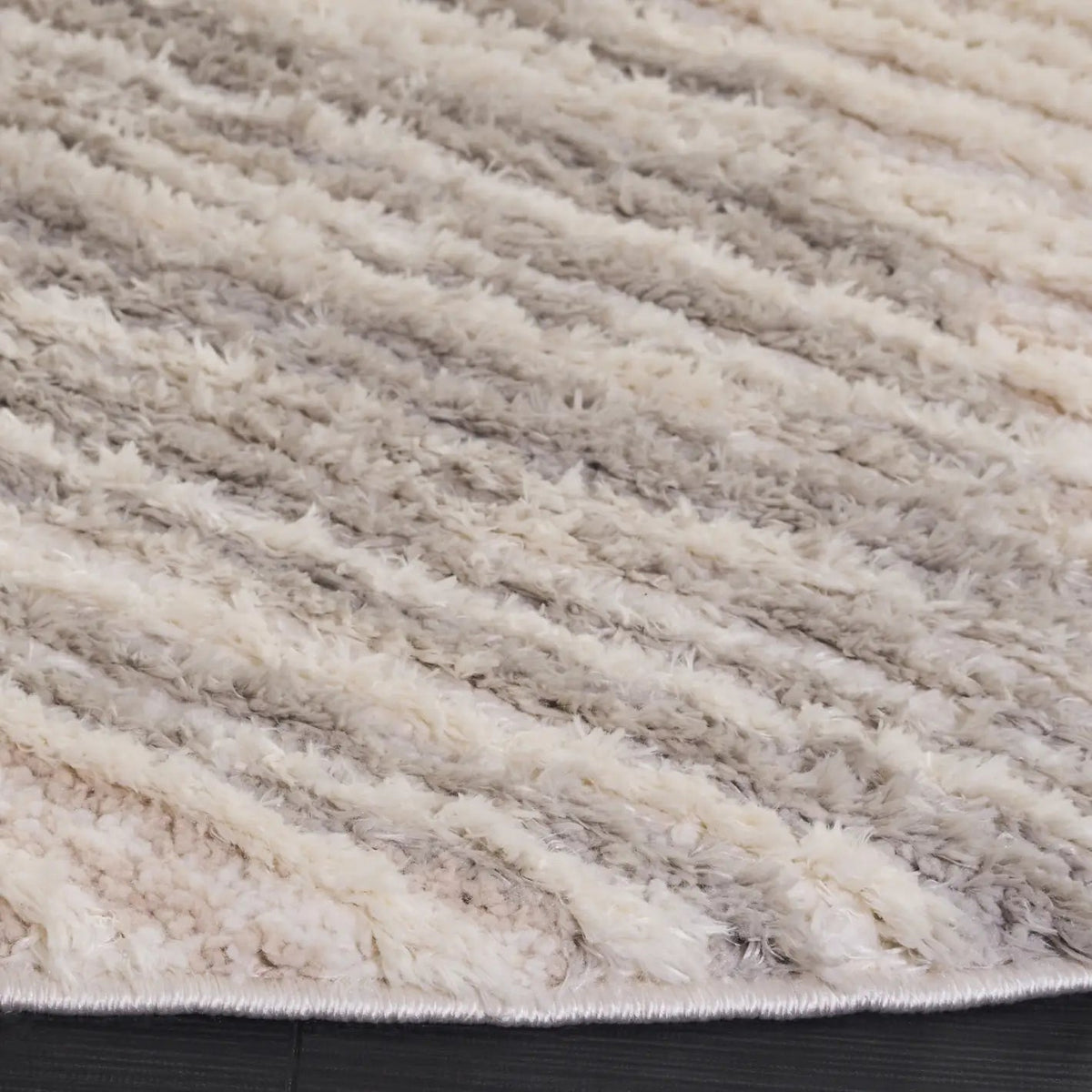 Safavieh Seattle Shag 900 6'-7" x 6'-7" Rug in Ivory / Grey
