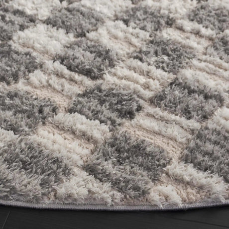 Safavieh Seattle Shag 900 6'-7" x 6'-7" Rug in Ivory / Grey