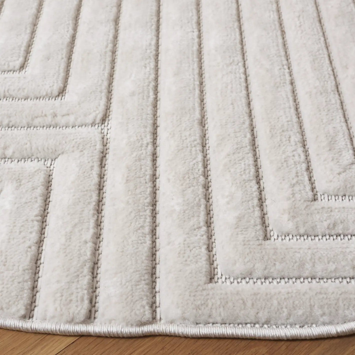 Safavieh Selena 6'-7" x 6'-7" Rug in Ivory