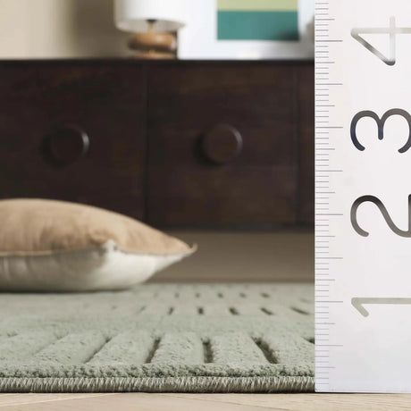 Safavieh Selena 4'-0" x 6'-0" Rug in Green