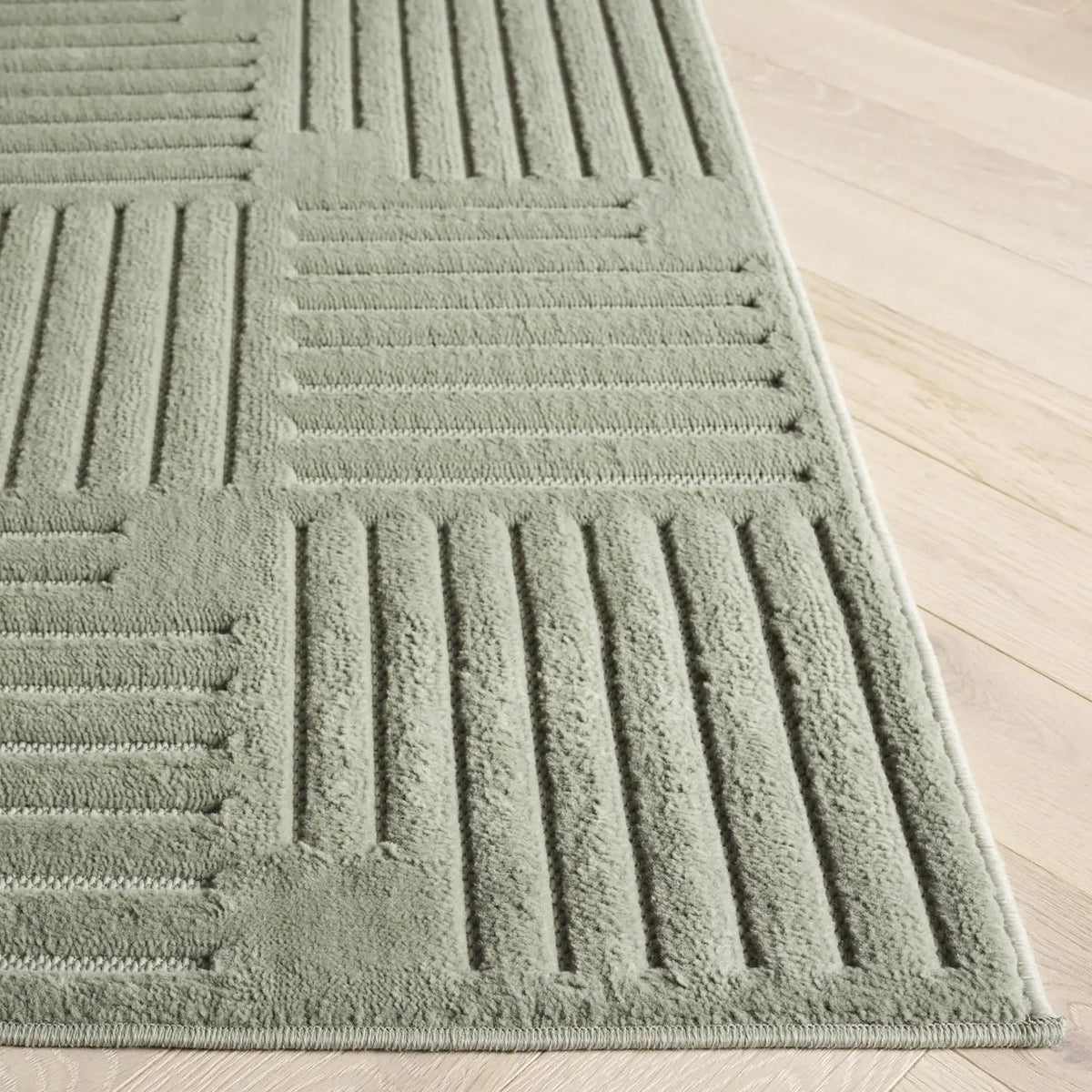Safavieh Selena 4'-0" x 6'-0" Rug in Green