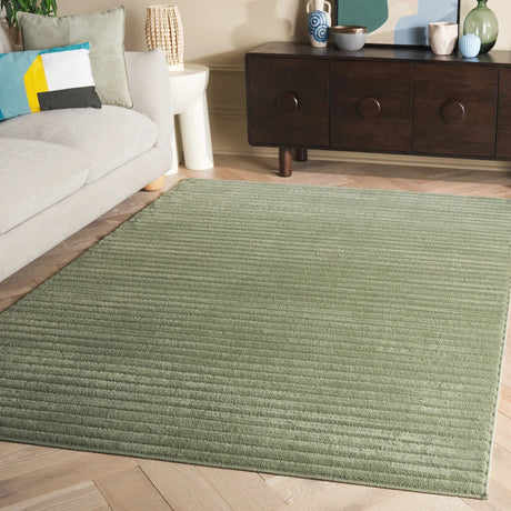 Safavieh Selena 4'-0" x 6'-0" Rug in Green