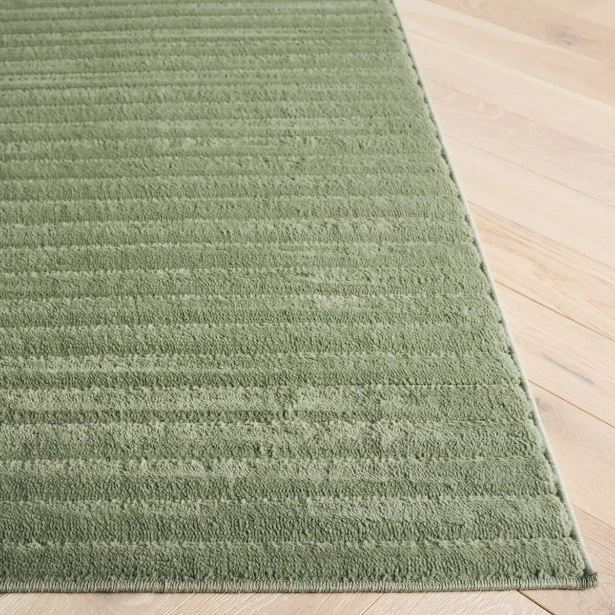 Safavieh Selena 4'-0" x 6'-0" Rug in Green