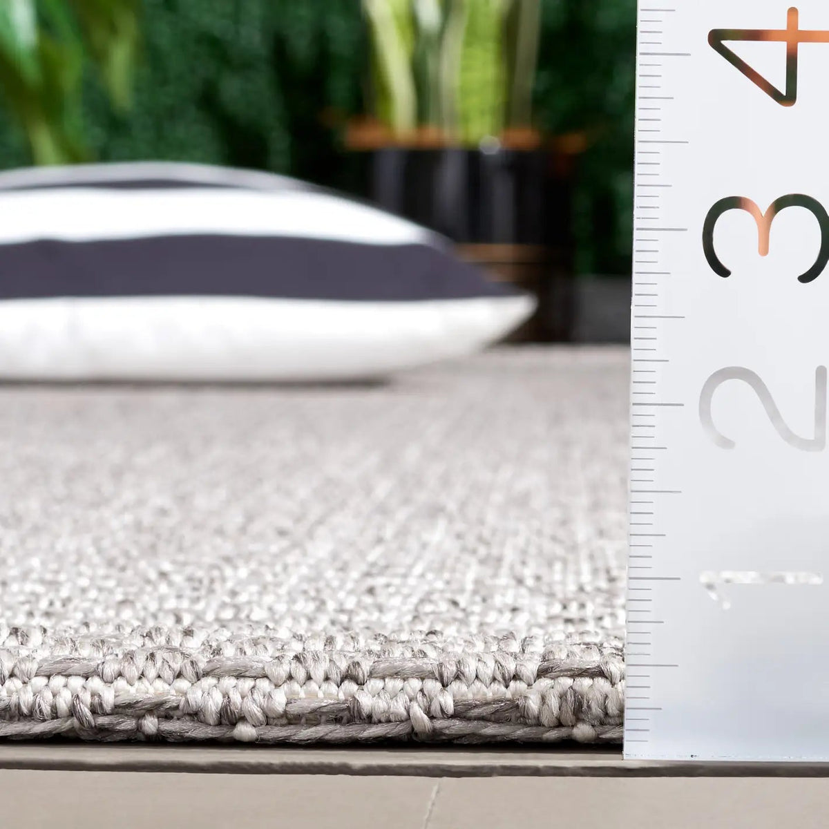 Safavieh Sisal All-Weather 4'-0" x 6'-0" Rug in Light Grey