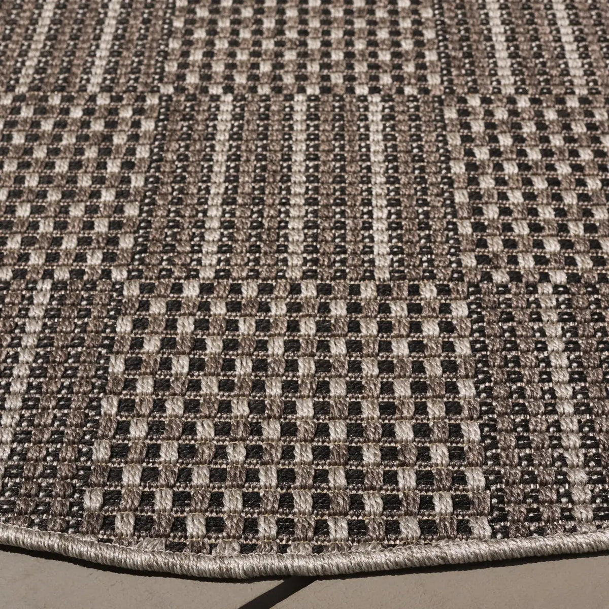 Safavieh Sisal All-Weather 6'-7" x 6'-7" Rug in Black / Grey