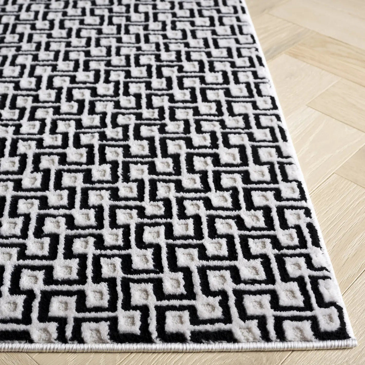 Safavieh Slate 700 4'-0" x 6'-0" Rug in Ivory / Black