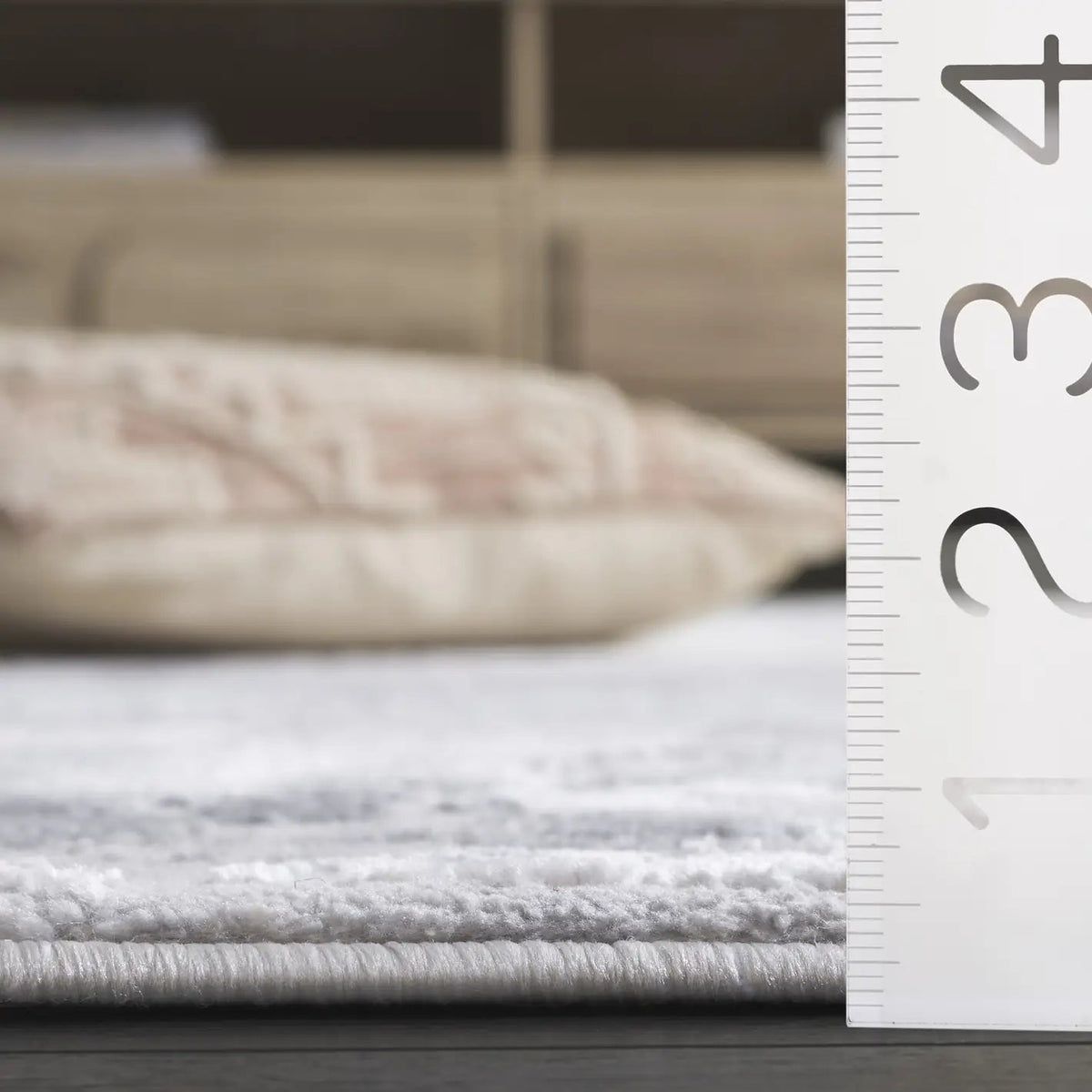 Safavieh Slate 700 4'-0" x 6'-0" Rug in Grey / Ivory