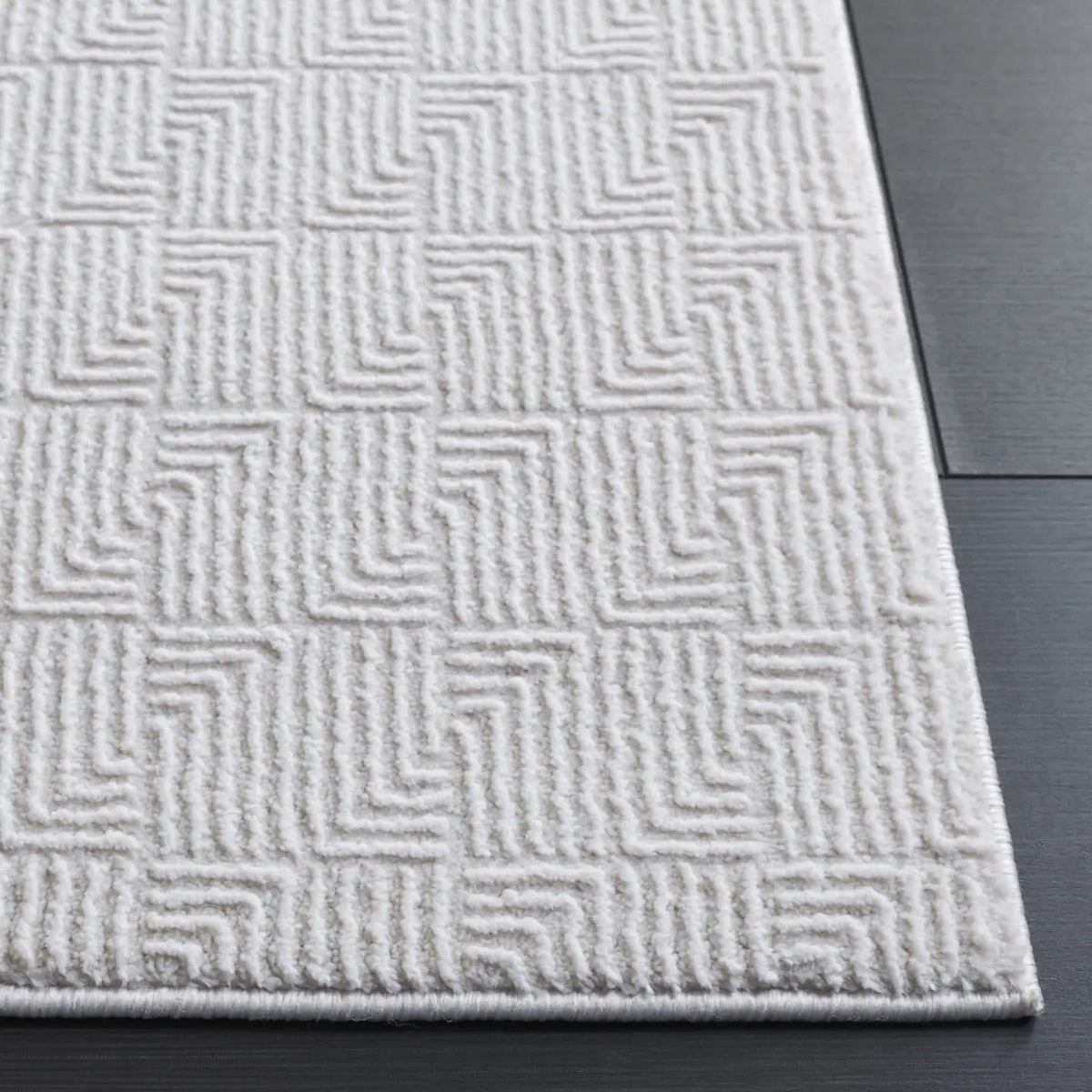 Safavieh Slate 700 4'-0" x 6'-0" Rug in Beige / Ivory
