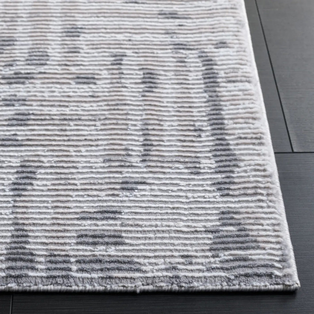 Safavieh Slate 700 4'-0" x 6'-0" Rug in Light Grey / Grey