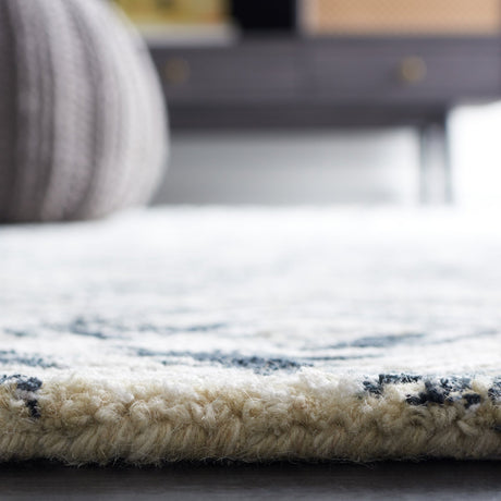 Safavieh Soho Soh125Y Ivory/Green Rug.