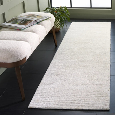 Safavieh Soho 2'-3" x 8'-0" Rug in Ivory