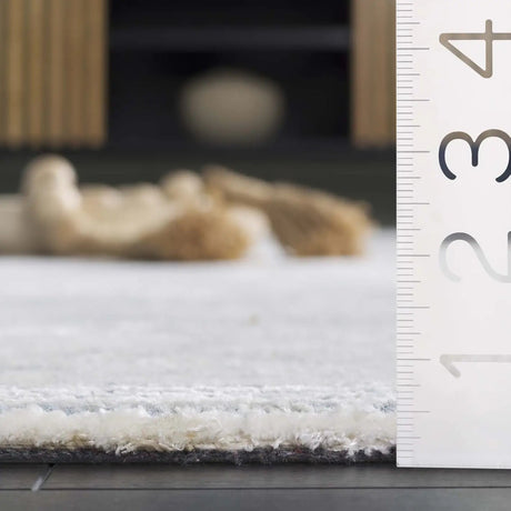 Safavieh Soho 4'-0" x 6'-0" Rug in Blue / Ivory