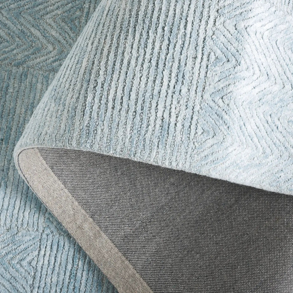 Safavieh Soho 4'-0" x 6'-0" Rug in Light Blue