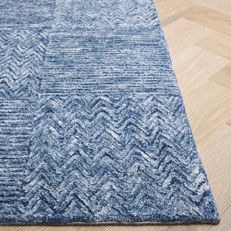 Safavieh Soho 4'-0" x 6'-0" Rug in Dark Blue / Ivory