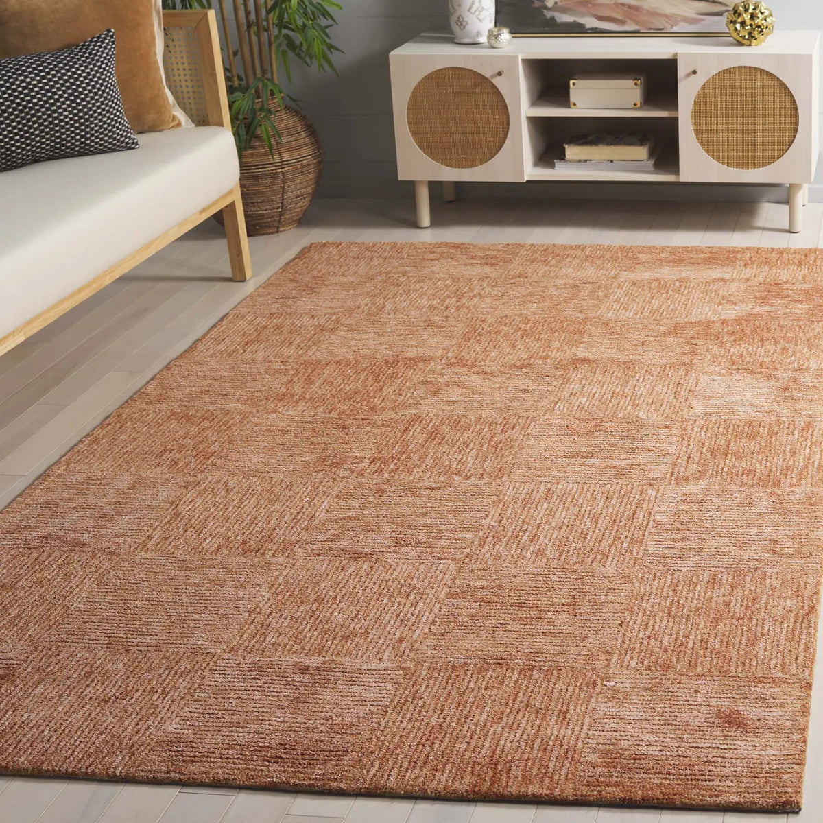 Safavieh Soho 4'-0" x 6'-0" Rug in Rust