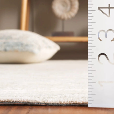 Safavieh Soho 2'-3" x 8'-0" Rug in Grey