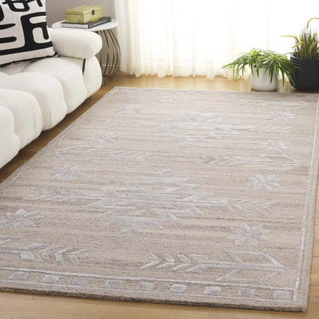 Safavieh Soho 4'-0" x 6'-0" Rug in Beige / Ivory