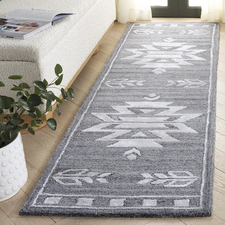 Safavieh Soho 2'-3" x 8'-0" Rug in Grey / Ivory