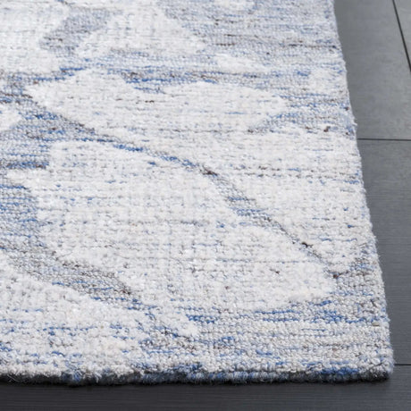 Safavieh Soho 4'-0" x 6'-0" Rug in Blue / Ivory