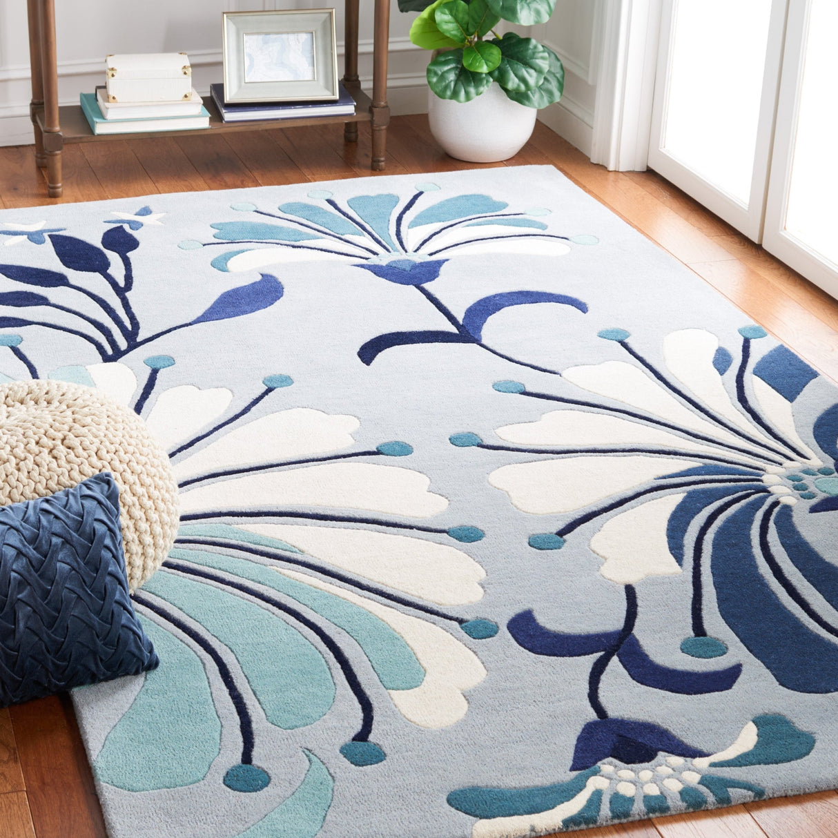 Safavieh Soho Soh826M Blue/Ivory Rug.