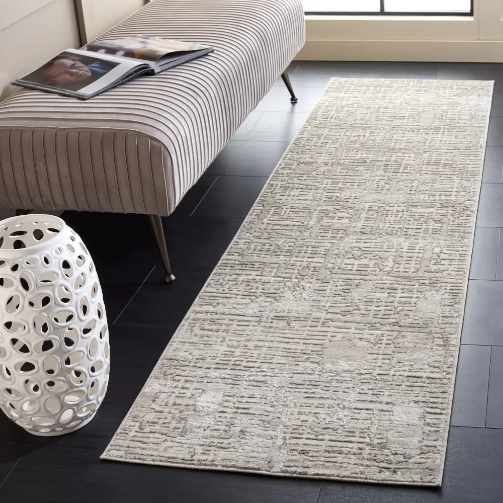 Safavieh Spectrum 2'-2" x 8'-0" Rug in Grey / Ivory