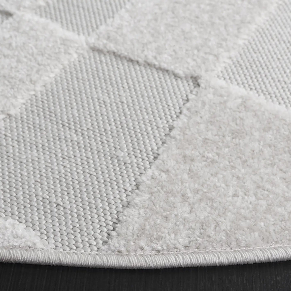 Safavieh Stella 6'-7" x 6'-7" Rug in Ivory