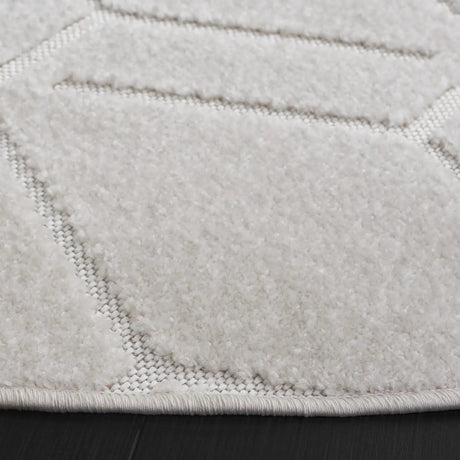 Safavieh Stella 6'-7" x 6'-7" Rug in Ivory