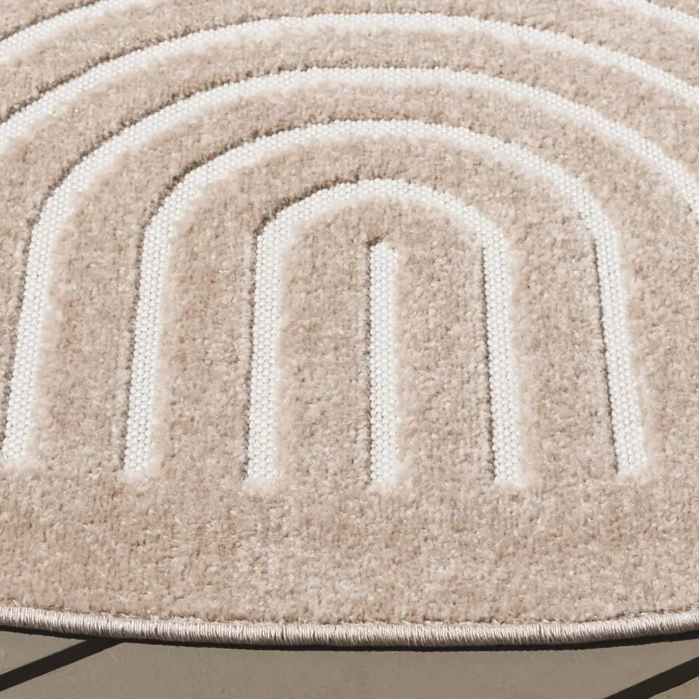 Safavieh Stella 6'-7" x 6'-7" Rug in Beige / Ivory