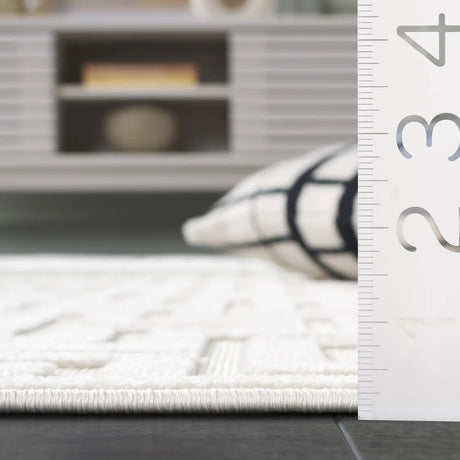 Safavieh Stella 4'-0" x 6'-0" Rug in Ivory