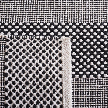 Safavieh Striped Kilim Stk802Z Ivory/Black Rug.