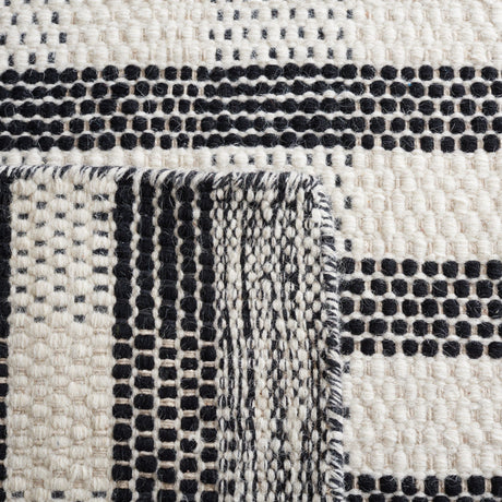 Safavieh Striped Kilim Stk807Z Black/Ivory Rug.