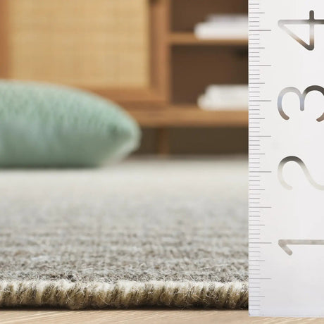 Safavieh Striped Kilim 4'-0" x 6'-0" Rug in Grey / Ivory