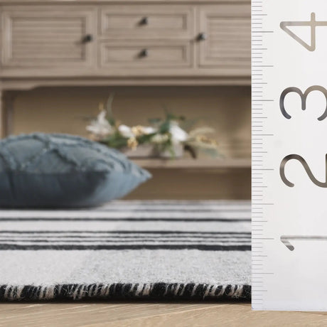 Safavieh Striped Kilim 4'-0" x 6'-0" Rug in Black / Light Blush