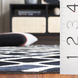 Safavieh Studio Leather 4'-0" x 6'-0" Rug in Black / Ivory